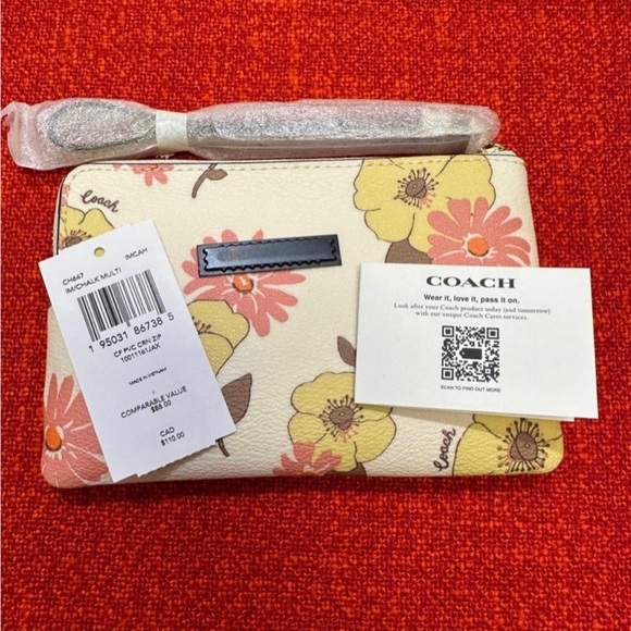 ❤️❤️❤️Coach Authentic Corner zip wallet/wristlet with Floral cluster print ❤️❤️ - Picture 4 of 6